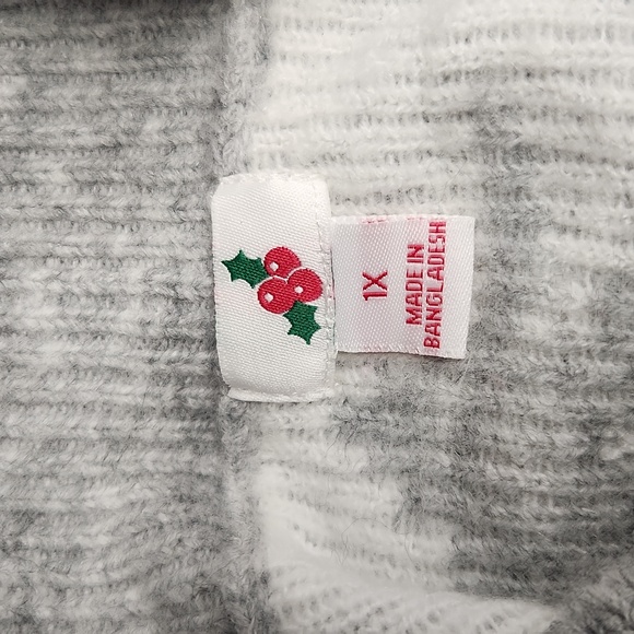 Happy Holidays 1X Light Grey Sweater With Stars - Picture 5 of 7